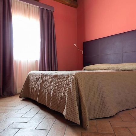 Hotel Magione Papale Relais LʼAquila Exterior foto