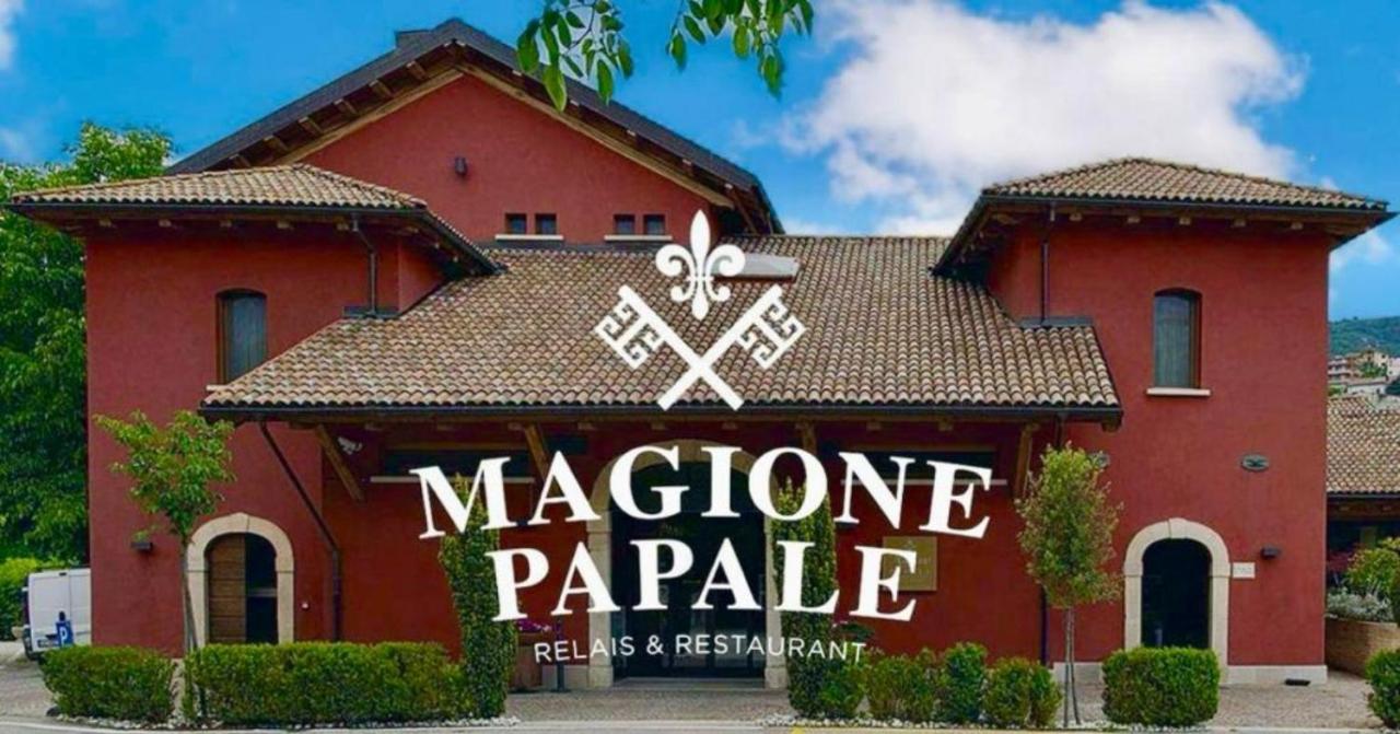 Hotel Magione Papale Relais LʼAquila Exterior foto